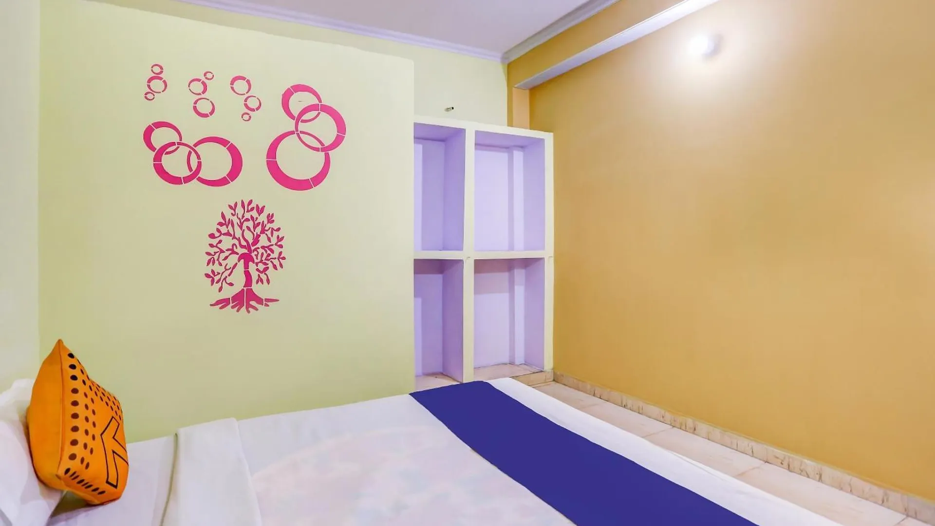 **  Hotel O White House Delhi  India