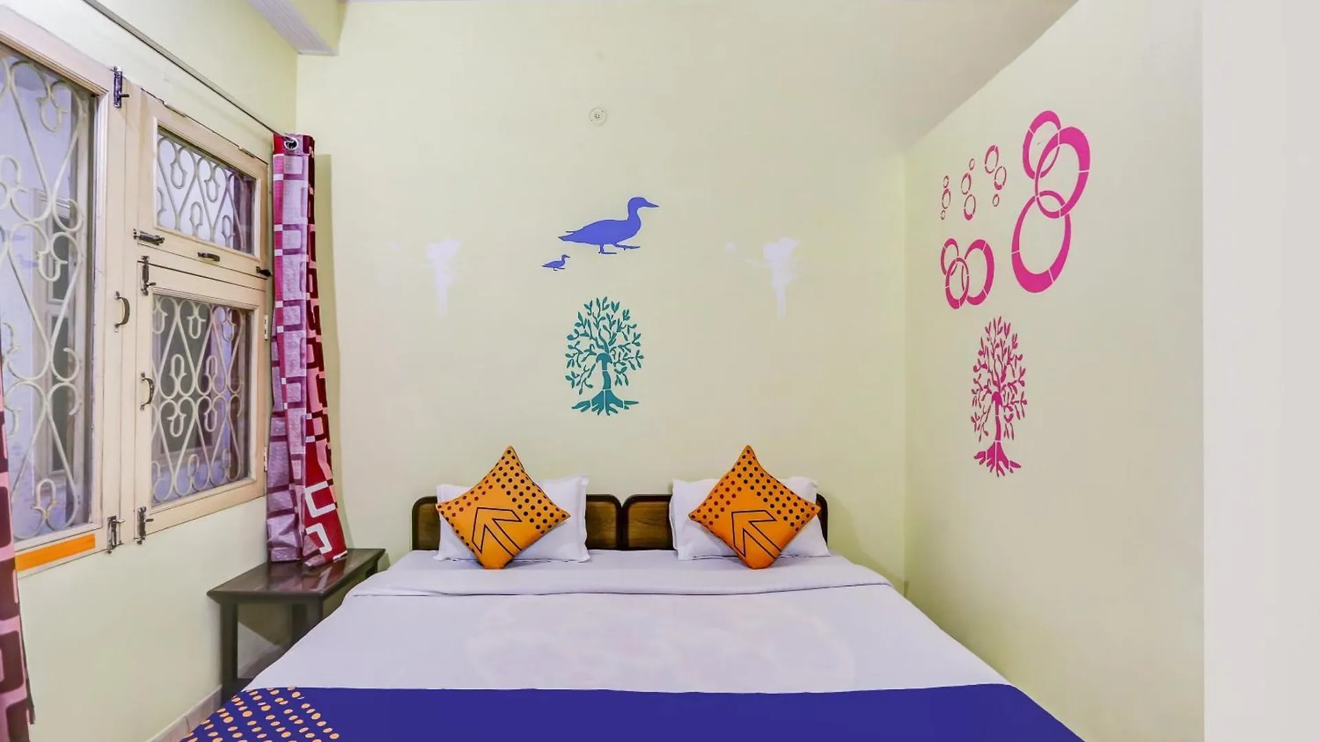 Hotel O White House Delhi  2*, Delhi (National Capital Territory of India)