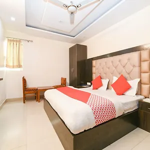 Oyo 14721 Vishesh Continental ** Delhi (National Capital Territory of India)
